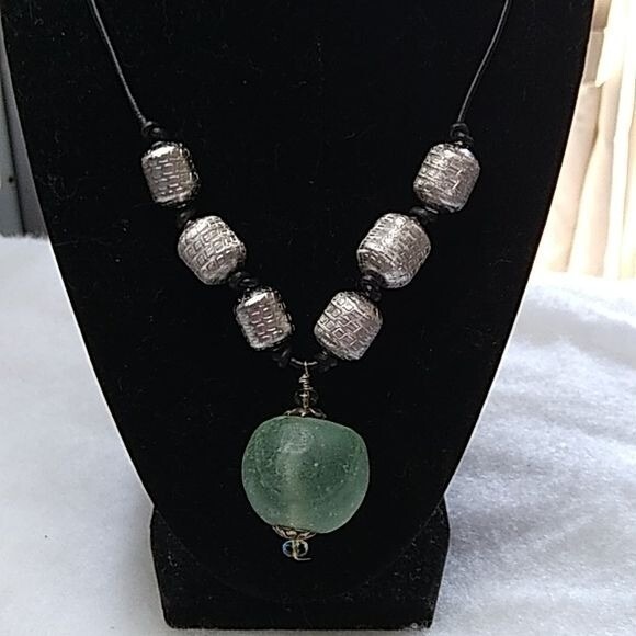 Jewelry - Silver metal and green glass‎ necklace on black cord